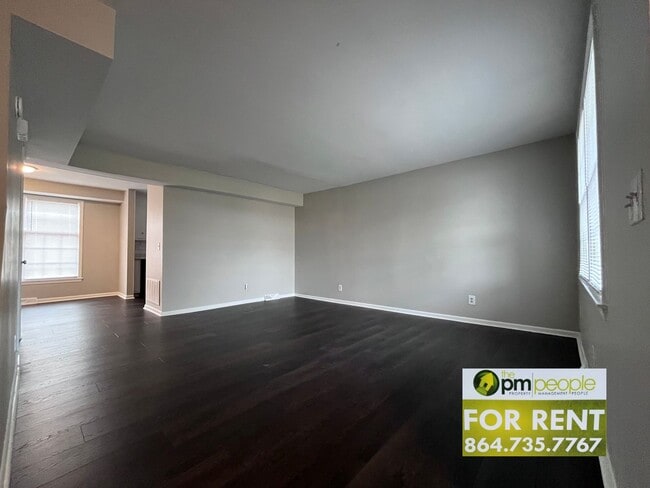 Building Photo - Excellent Location! 4/2.5 Townhome Available!