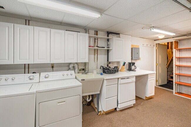 Lower floor kitchen/laundry - 3937 Pumice Ct