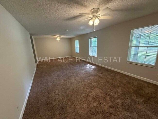 Building Photo - NEW RENTAL RATE...FARRAGUT LIVING OFFERING 4 BEDROOMS AND 3.5 BATHS WITH NICE SUN PORCH