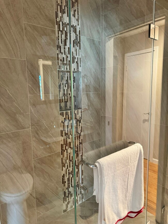 Building Photo - 760 La Mesa Dr