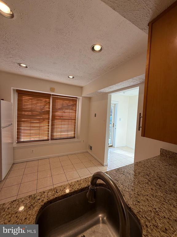 Building Photo - 5719 Independence Cir