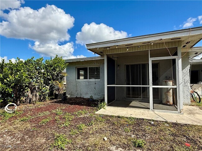 Building Photo - 1073 San Remo Ave