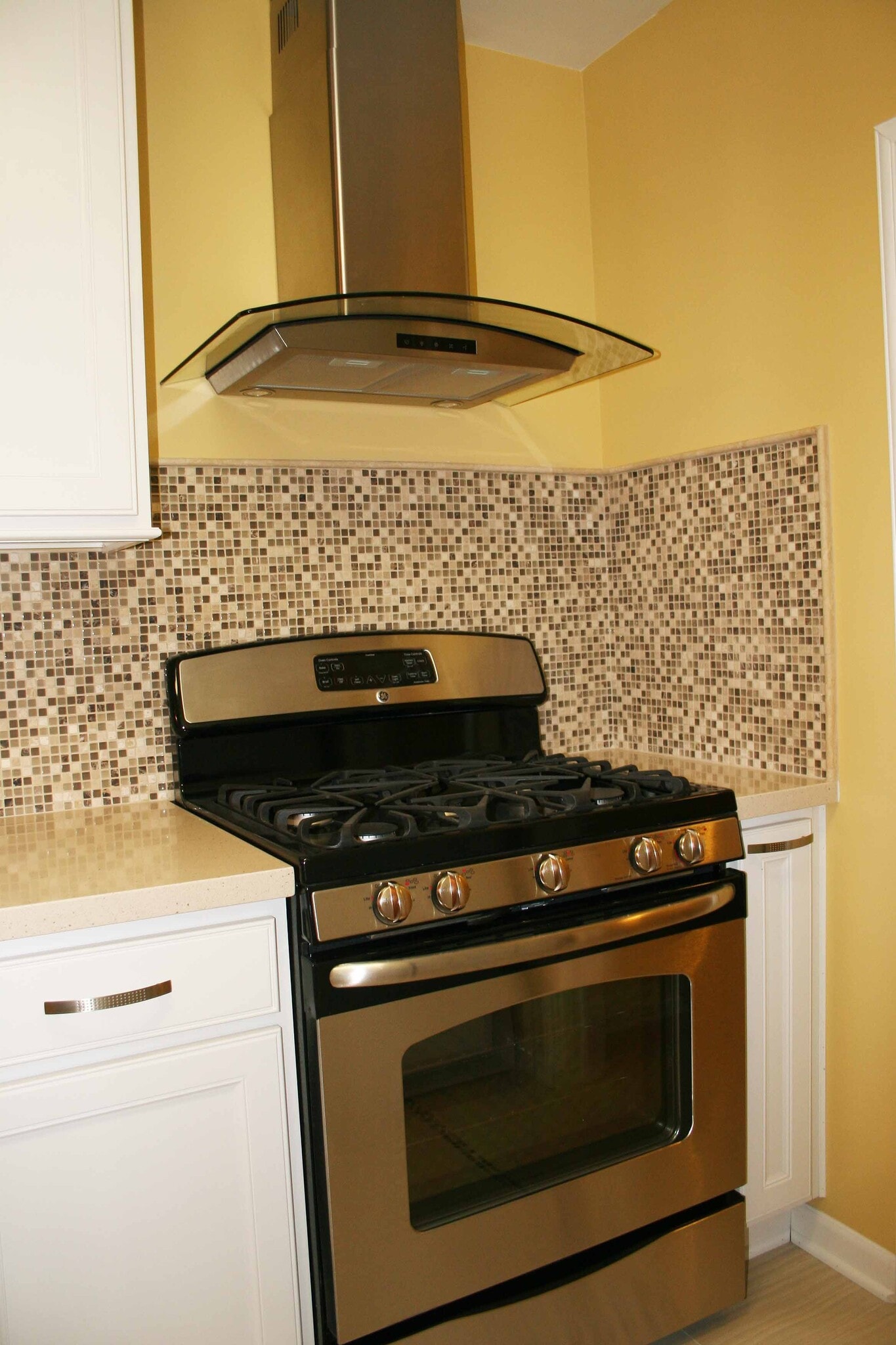 Building Photo - 831 Alandele Ave