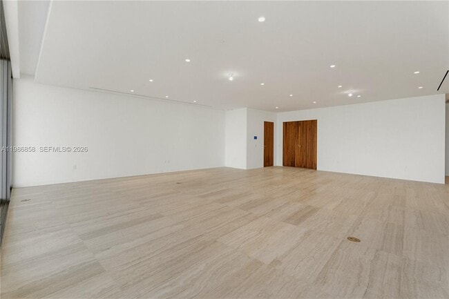 Building Photo - 5 Grove Isle Dr