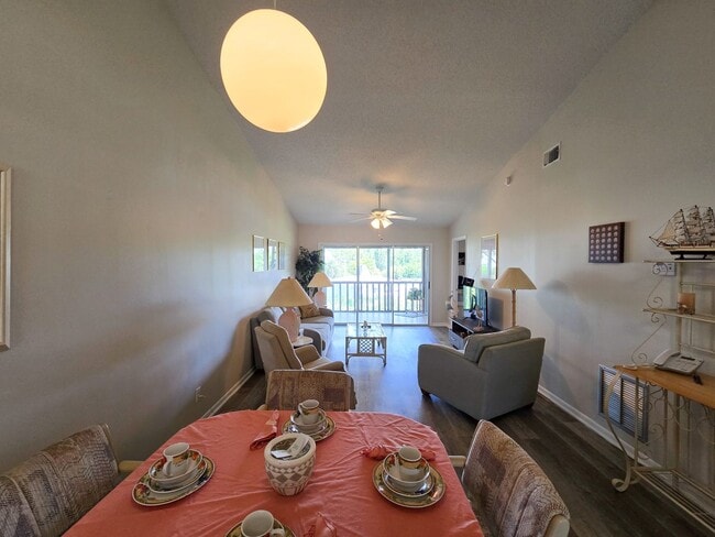 Building Photo - 2/2 Condo in Golf Lake Villas -North Fort ...