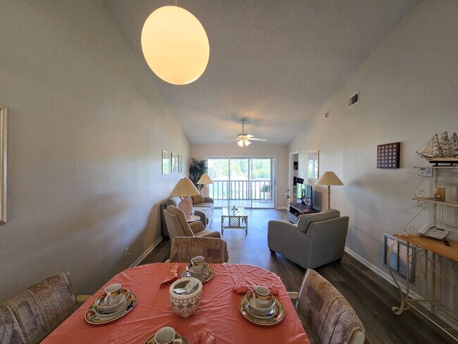 Building Photo - 2/2 Condo in Golf Lake Villas -North Fort Pierce