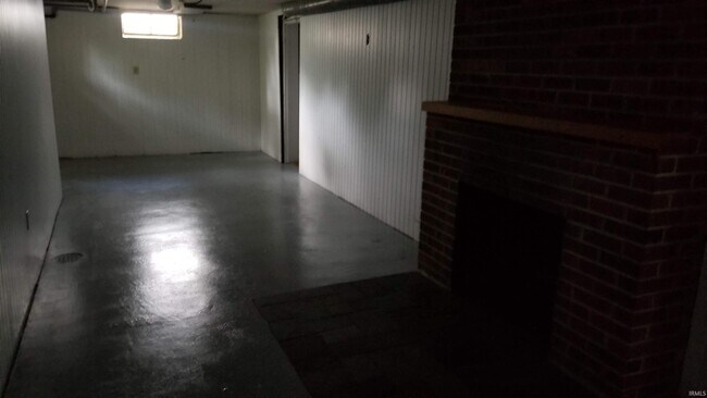 Building Photo - 1025 Hillcrest Rd