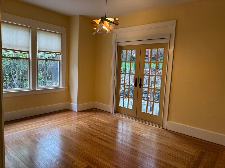 Building Photo - 608 Ackerman Ave