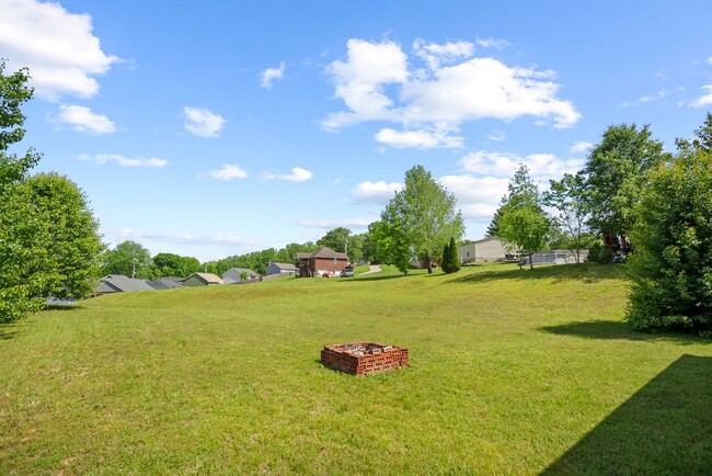 Building Photo - 214 Cumberland Cove Dr