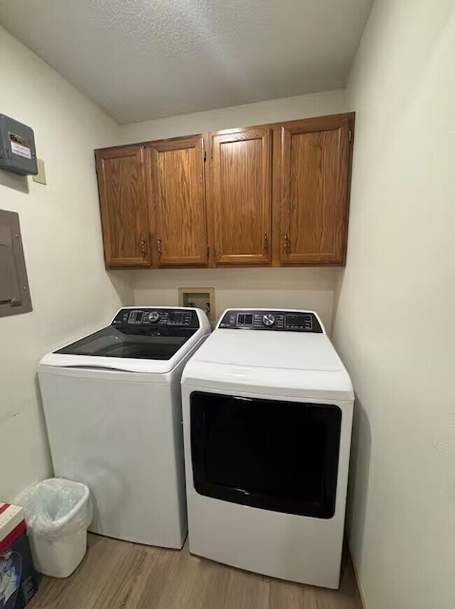 Building Photo - Vineyard Investors - 2