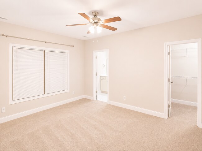 Building Photo - 547 Southern Cross Dr