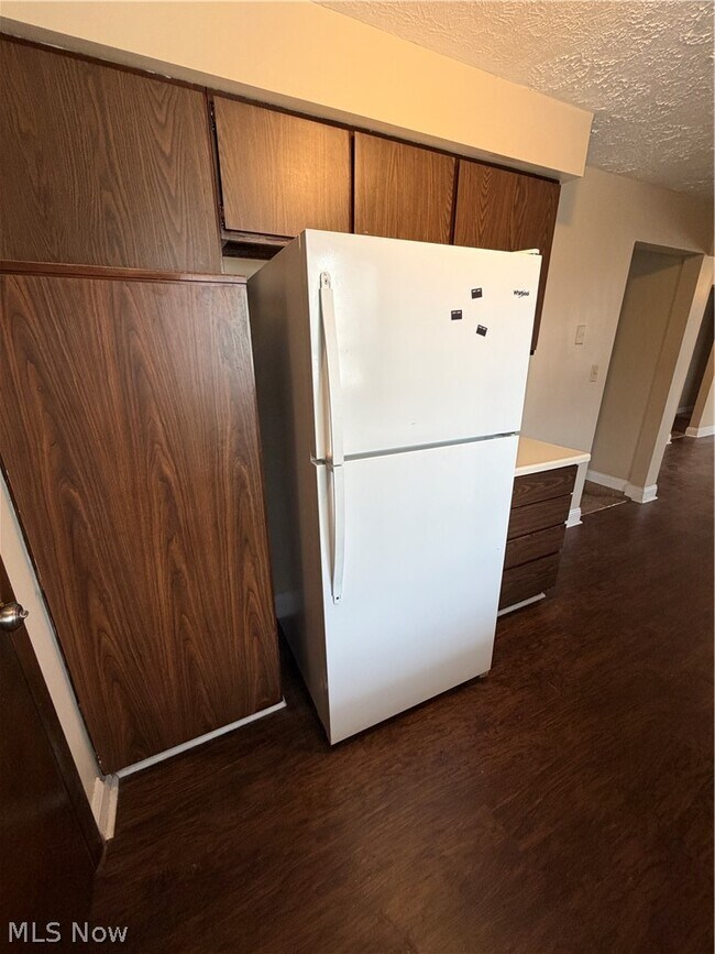 Building Photo - 21 Wayne St SE