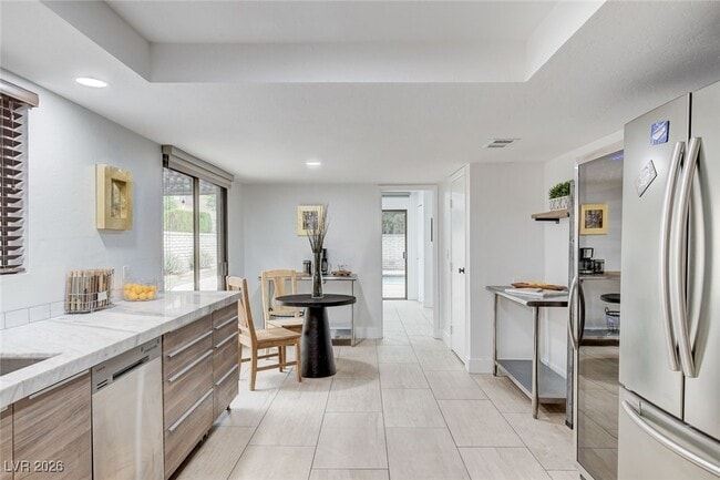 Building Photo - 945 Vegas Valley Dr