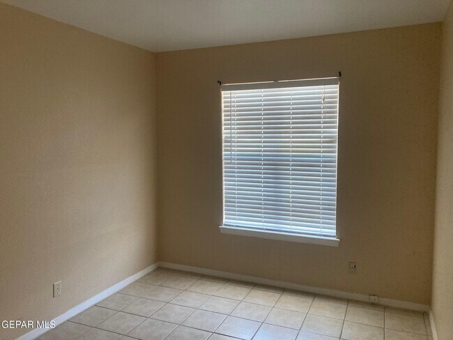 Building Photo - 10429 Birthstone Dr