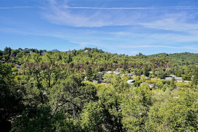 Building Photo - Air Conditioned San Rafael House with Pano...