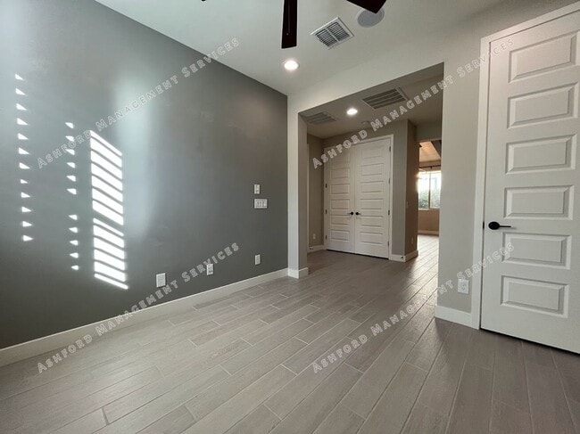 Building Photo - BEAUTIFUL 3 BEDROOM 2 BATHROOM HOME IN PEORIA
