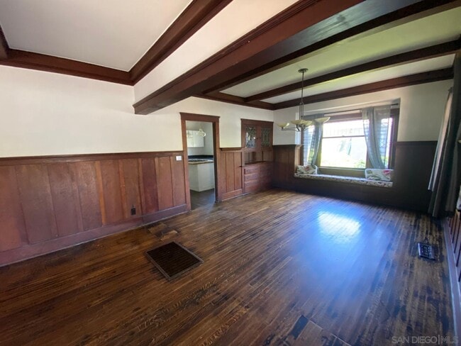 Building Photo - 208 W 7th Ave