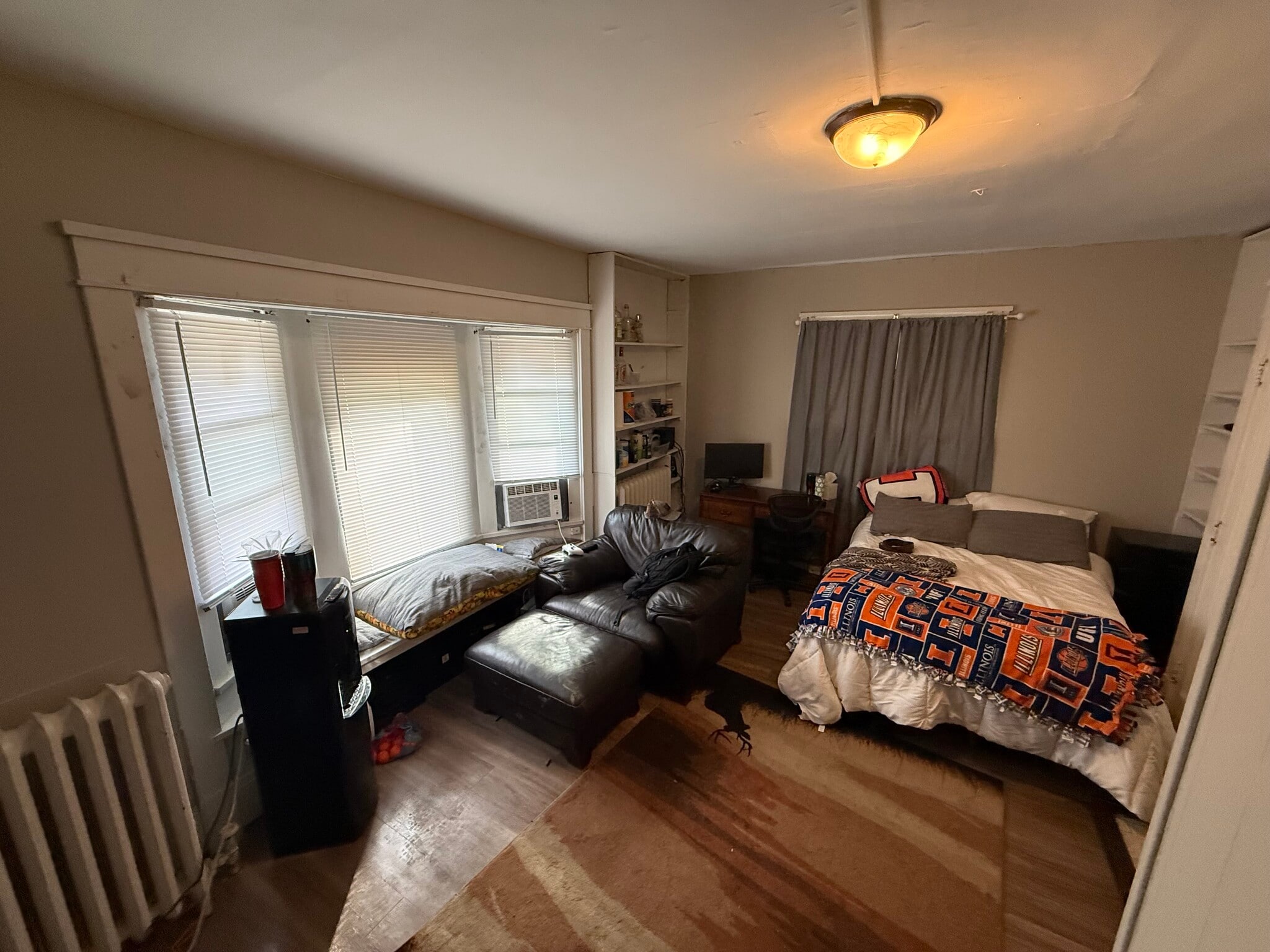 Building Photo - 804 W Oregon St