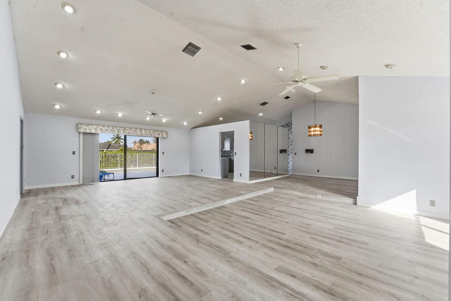 Building Photo - 9476 El Clair Ranch Rd