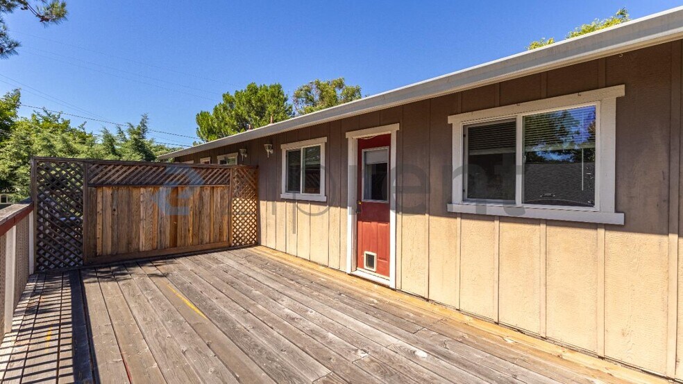 Building Photo - Unit B