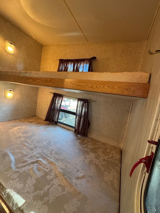 Building Photo - 1073 Old Lakeport Rd NW