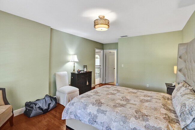 Building Photo - 1534 Palancia Ave