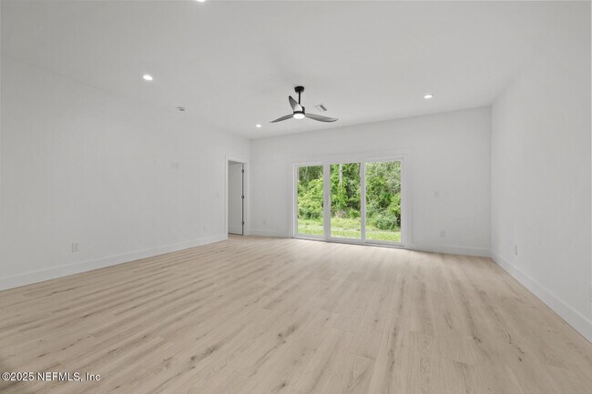 Building Photo - 213 Deportivo Dr