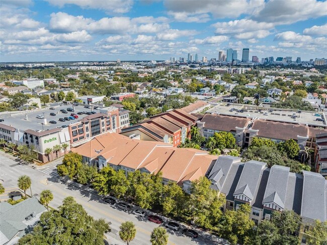 Building Photo - 2410 W Azeele St