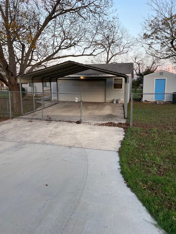 Building Photo - 605 Blanco St