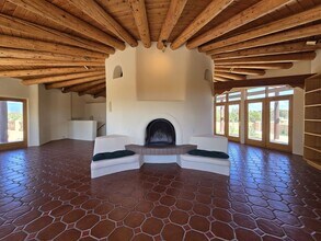 Building Photo - 12 Vuelta Tomas