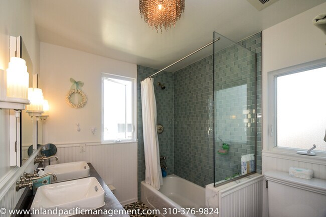Building Photo - Exquisitely Remodeled Craftsman Style Home