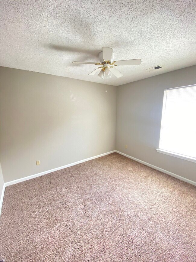 Building Photo - 5541 Oak Branch Cir - Available Now!