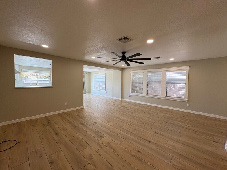 Building Photo - 10552 S Sunshower Way