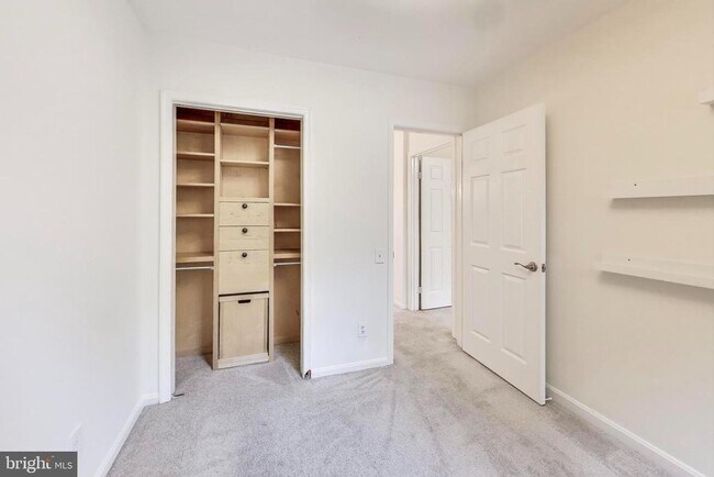 Building Photo - 1325 Chetworth Ct