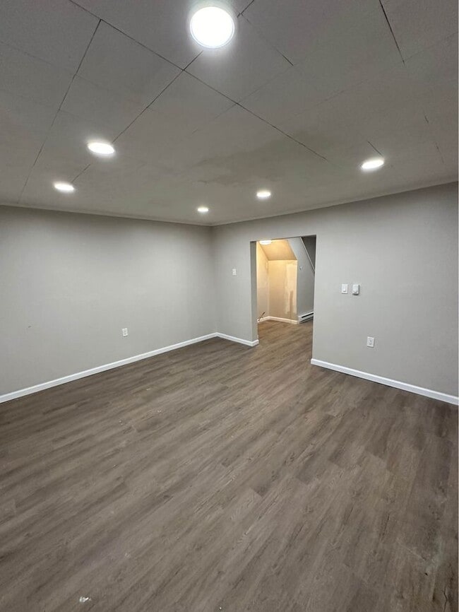 Building Photo - 216 Crane St