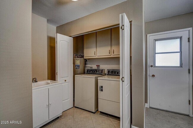 Building Photo - 13207 W Kodiak Dr