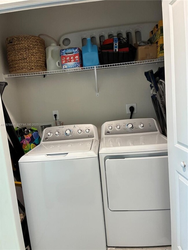 Building Photo - 1069 NW 4th Ter