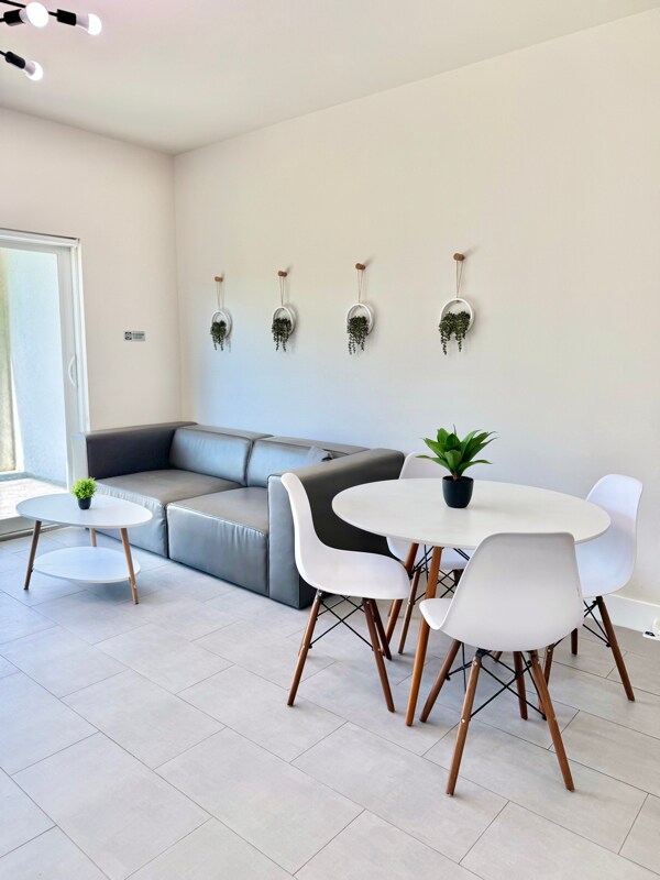 Building Photo - 2506 Leda Ave S