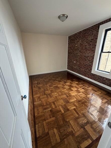 Building Photo - 371 95th St