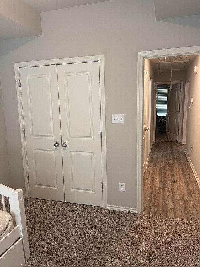 Building Photo - Bryan - 3 Bedroom / 2 Bath / 2 car garage / fenced in back yard.