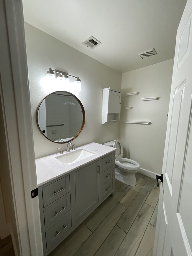 Building Photo - 15050 N Thompson Peak Pkwy