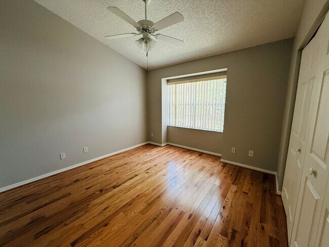 Building Photo - 2843 Thaxton Dr
