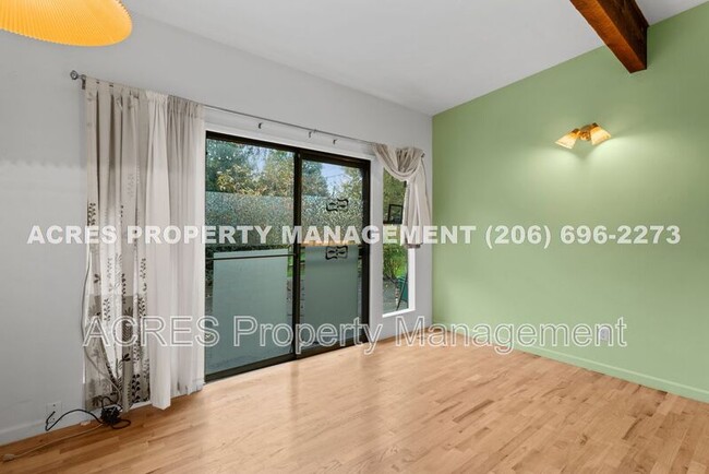 Building Photo - 7617 S Lakeridge Dr