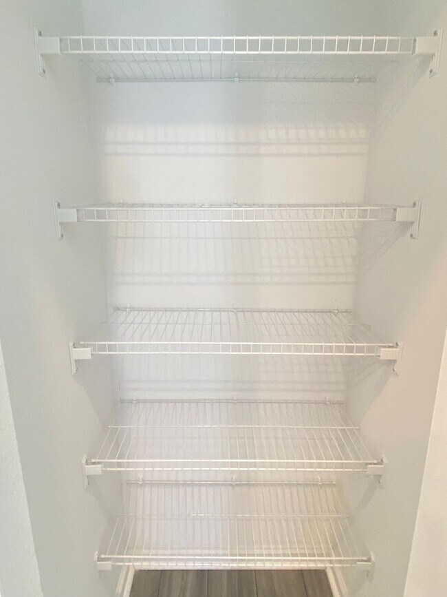 Building Photo - Almost New 3/2/1 Modern Townhome!