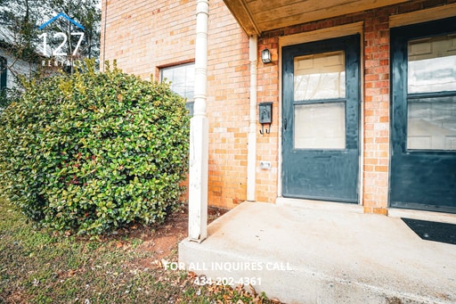Building Photo - Updated 2BR with Private Entry, Spacious Yard, & Washer and Dryer Included