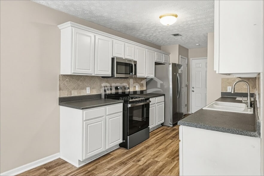 Building Photo - 2535 Lakeview Trl