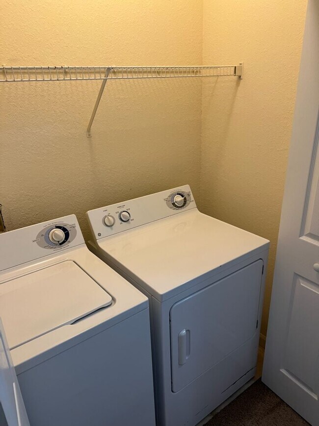 Building Photo - 2 bedroom 2 1/2 bath in NW Magnolia Place