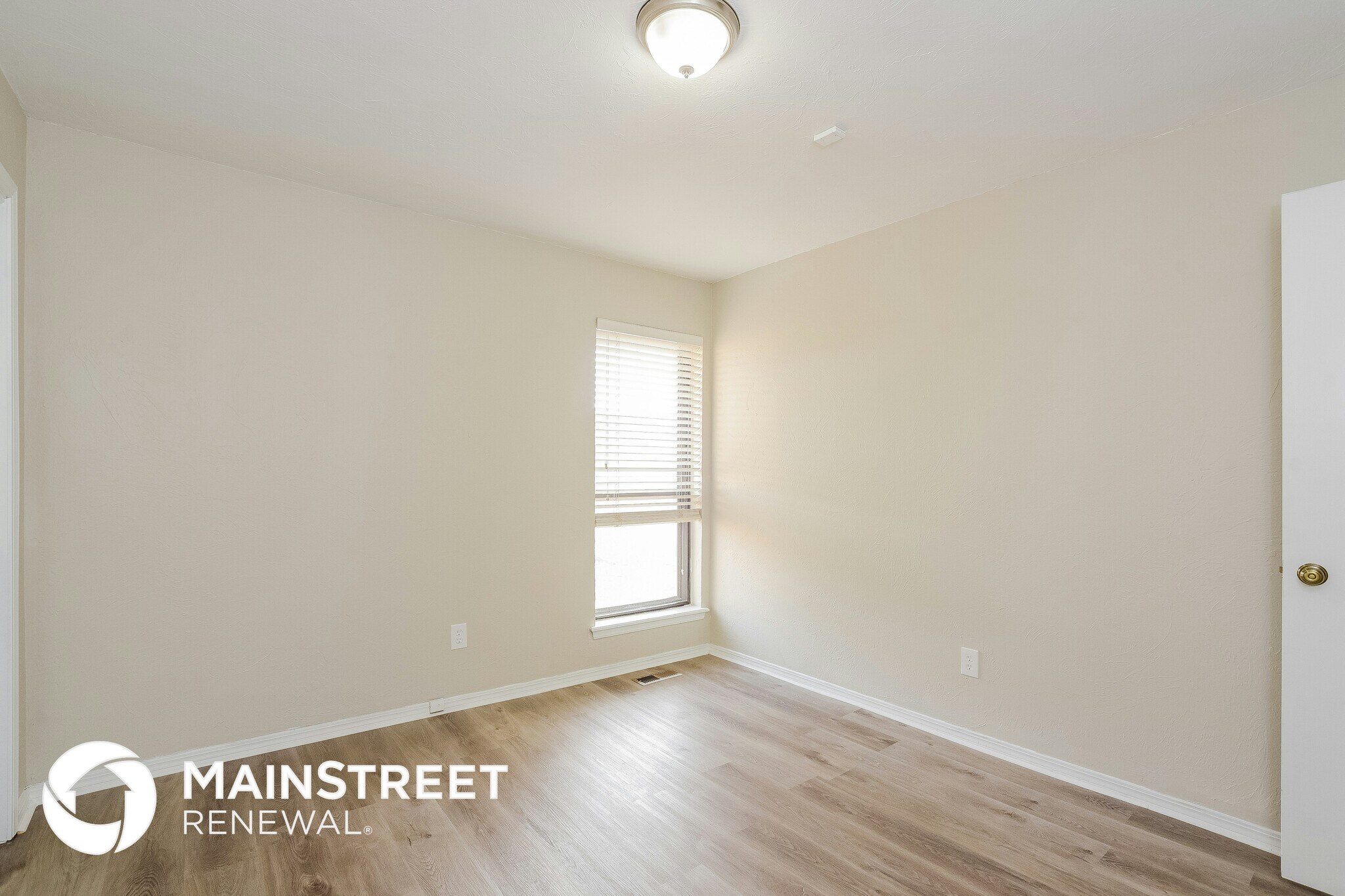 Building Photo - 300 3 Oaks Dr