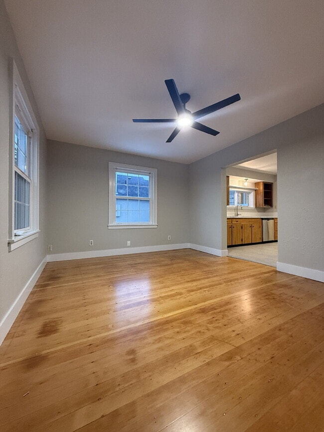 Building Photo - Bend: $2289 Charming 3 Bed 2 Bath Bungalow...