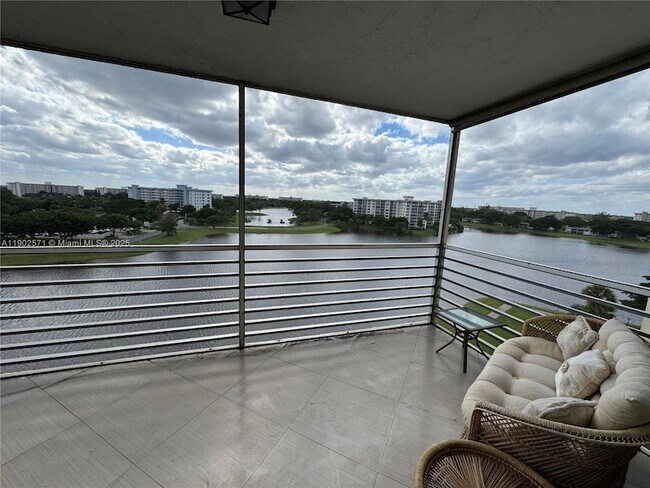 Building Photo - 3095 N Course Dr